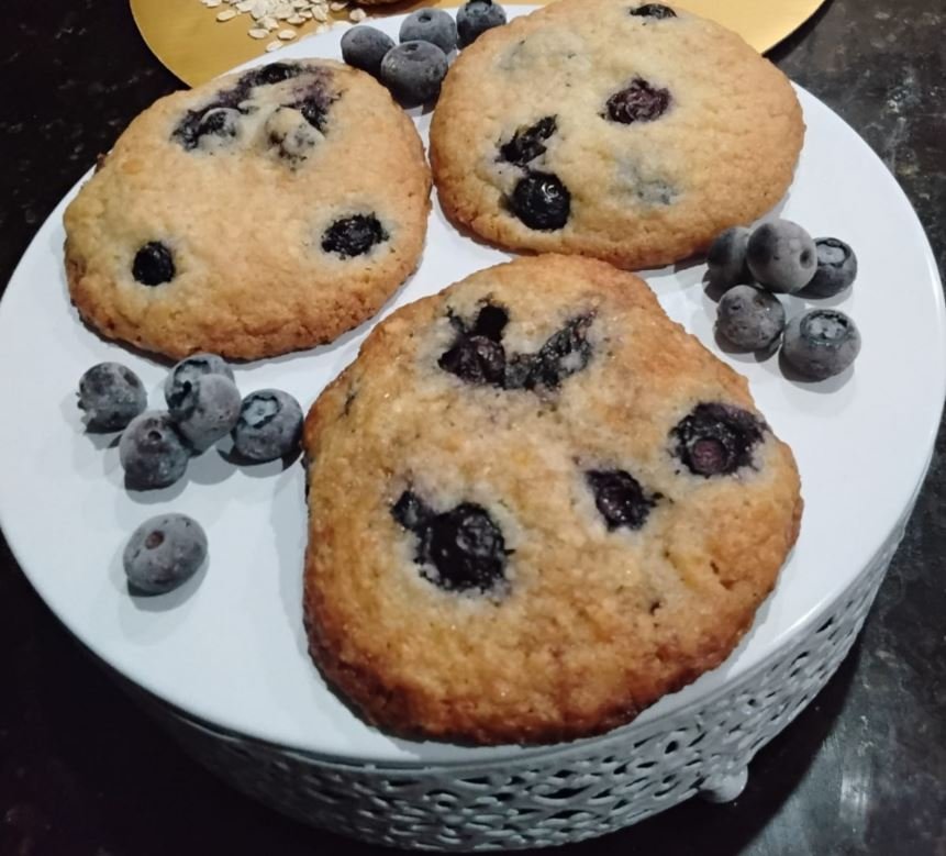 Cookies Oatmeal Raisin OR Blueberry & Coconut (Price per 2 units).